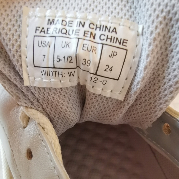 Easy Spirit Walking Shoes Sneakers Grey Beige Size 7W - Picture 3 of 8